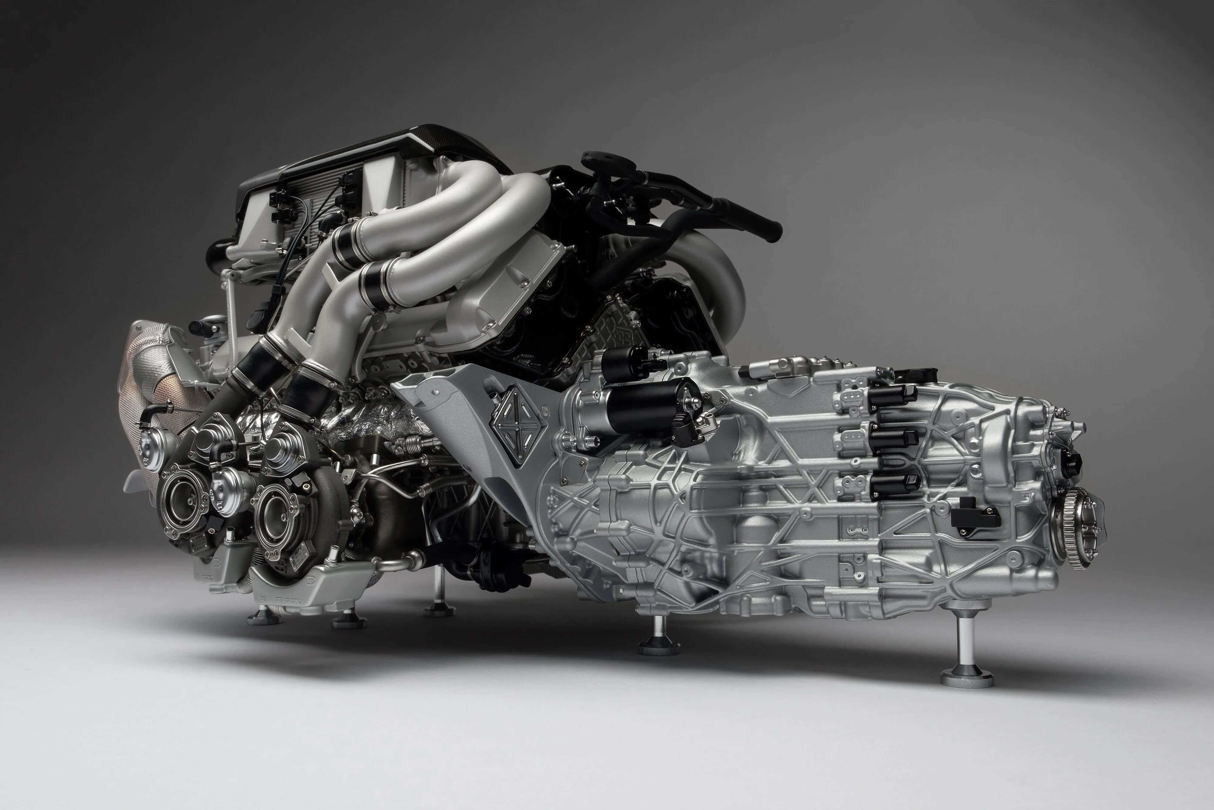 BUGATTI CHIRON ENGINE AND GEARBOX 1:4 SCALE